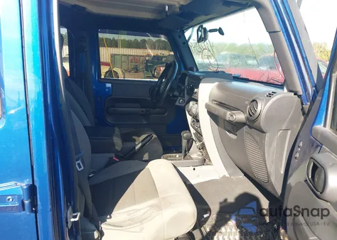 2009 Jeep Wrangler Unlimited X z USA, uszkodzony, nr VIN 1J4GA391X9L722199